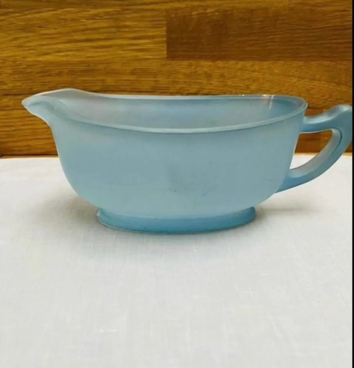 Pyrex gravy boat - Image 1