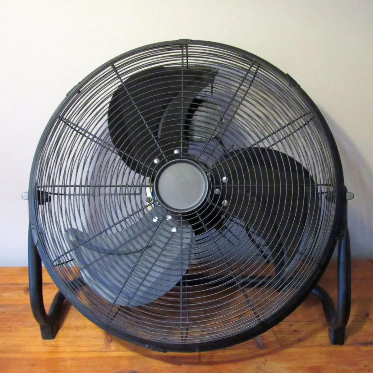 SilverCrest 45 cm Floor Fan – 3 Speed Industrial - Image 1