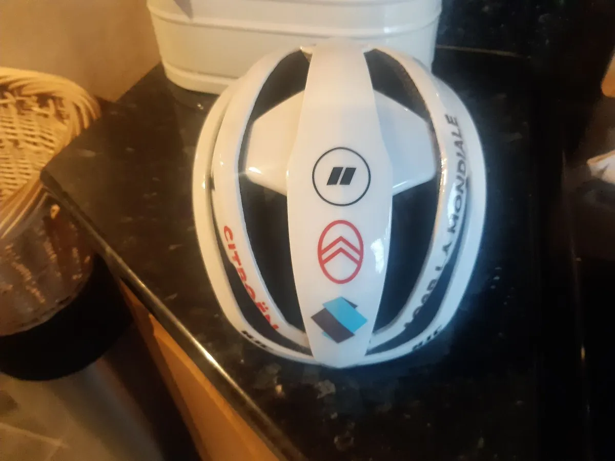 Cycle helmet/saddle - Image 3