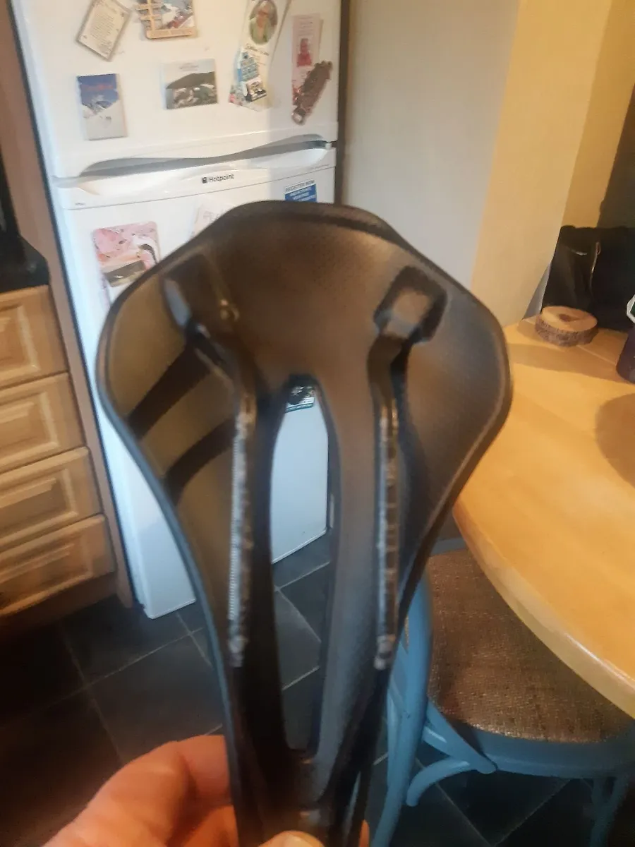 Cycle helmet/saddle - Image 4