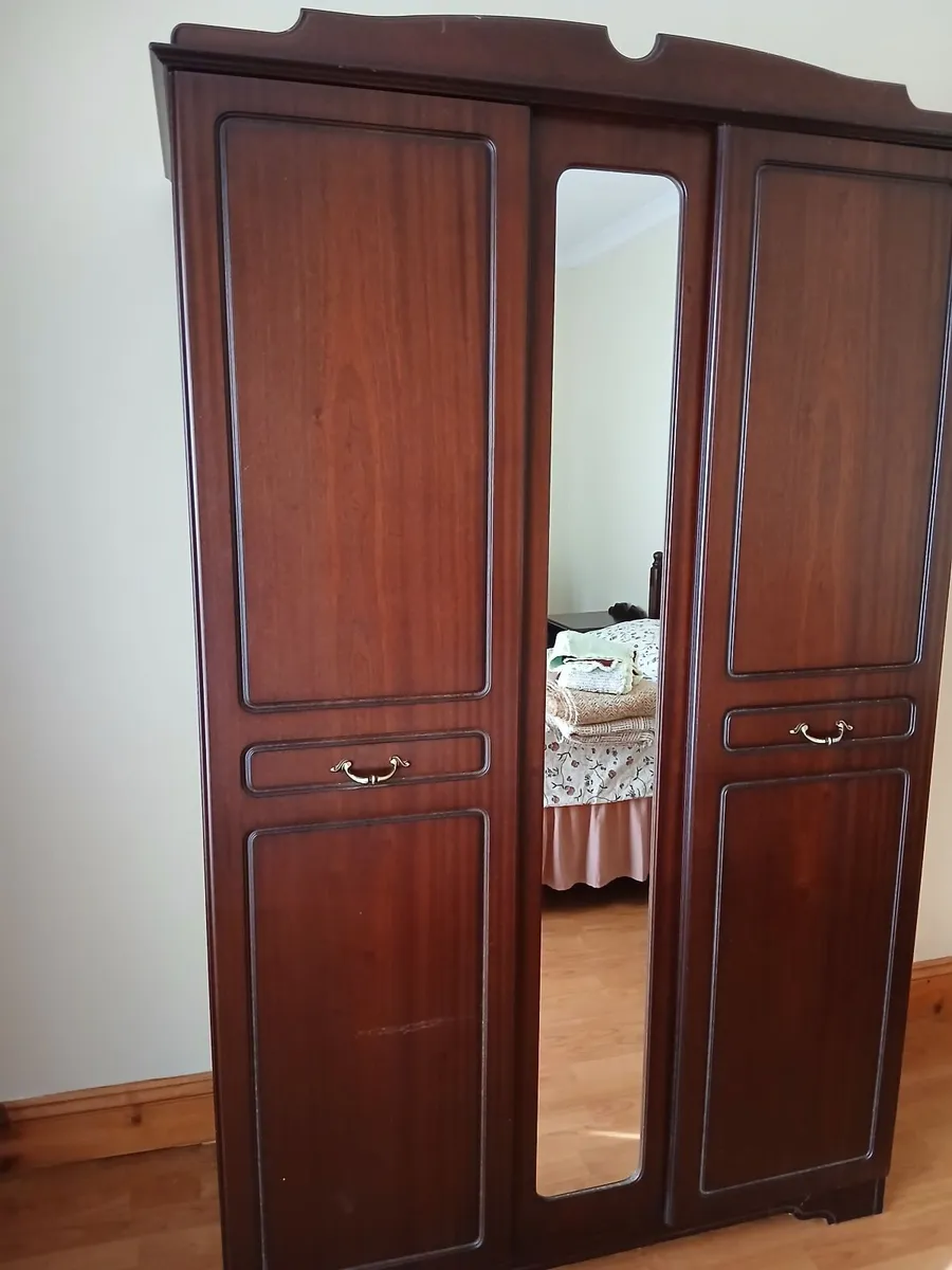 Bedroom suite - Image 3