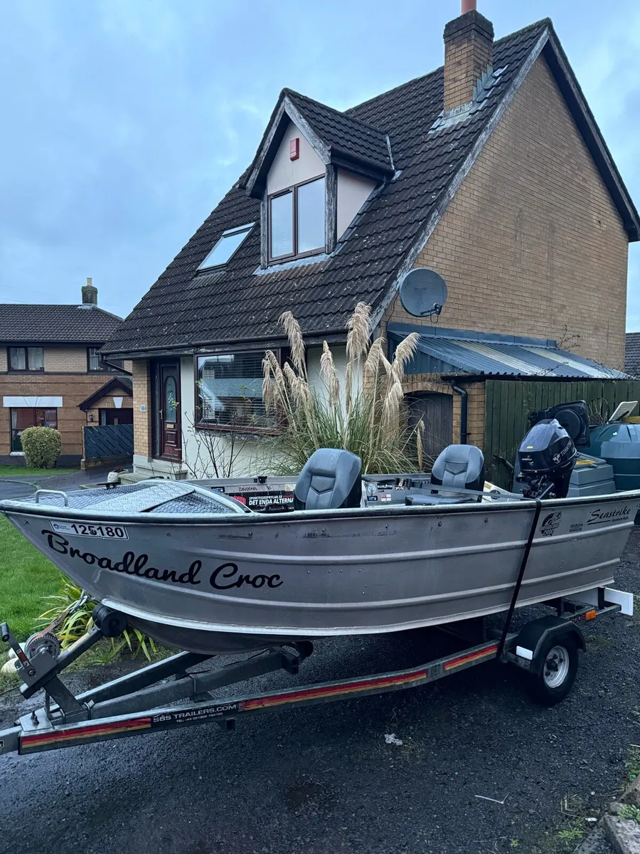 Fishing boat - Image 1
