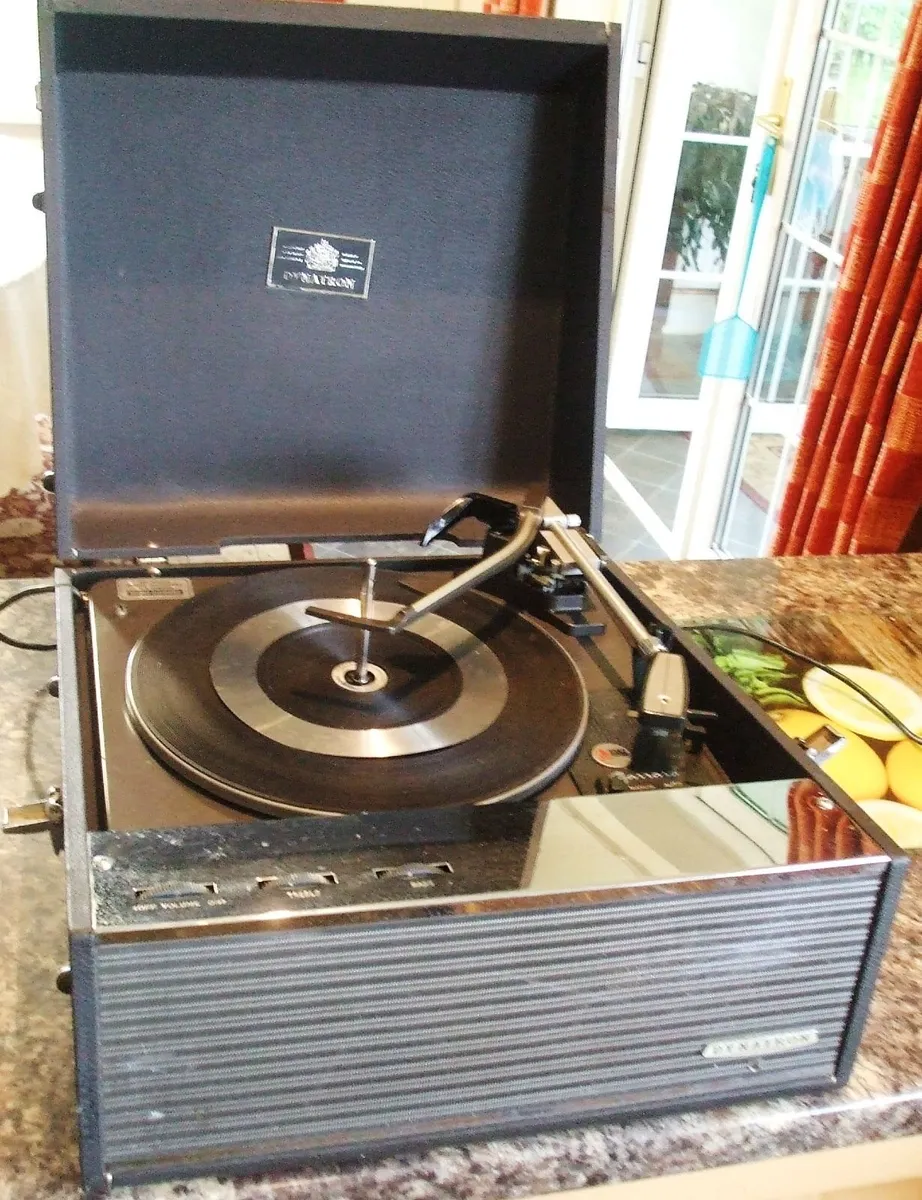 Dynnatron Record Player (Refurbished) - Image 1