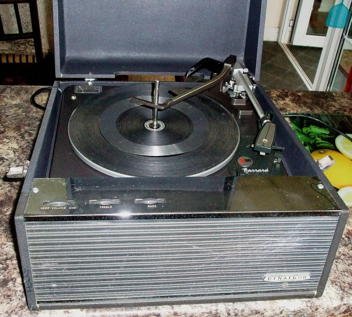 Dynnatron Record Player (Refurbished) - Image 2