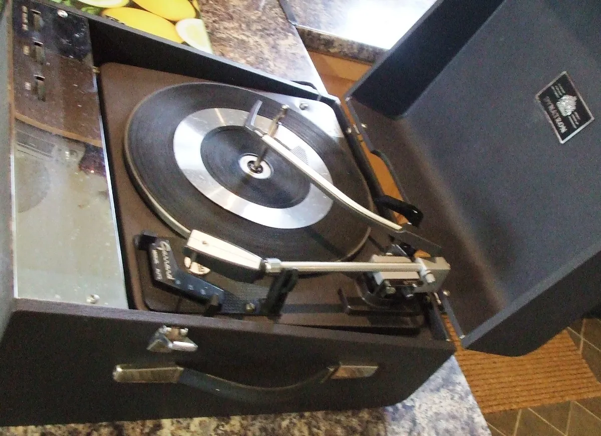 Dynnatron Record Player (Refurbished) - Image 3