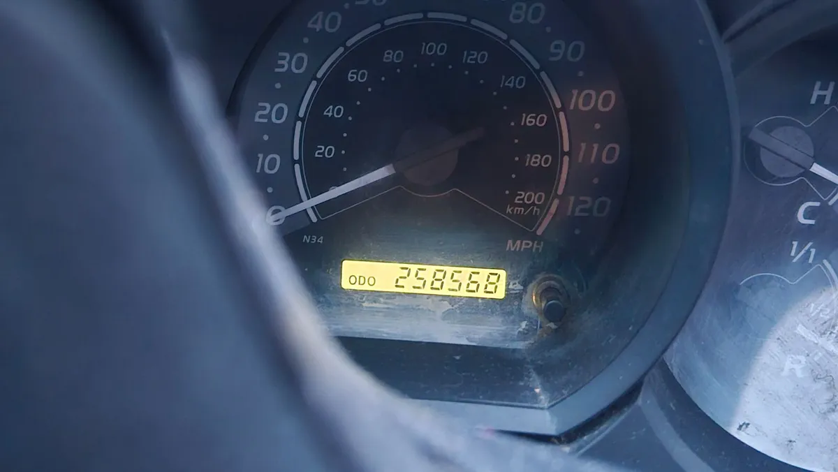 Toyota Hilux 2006 - Image 2