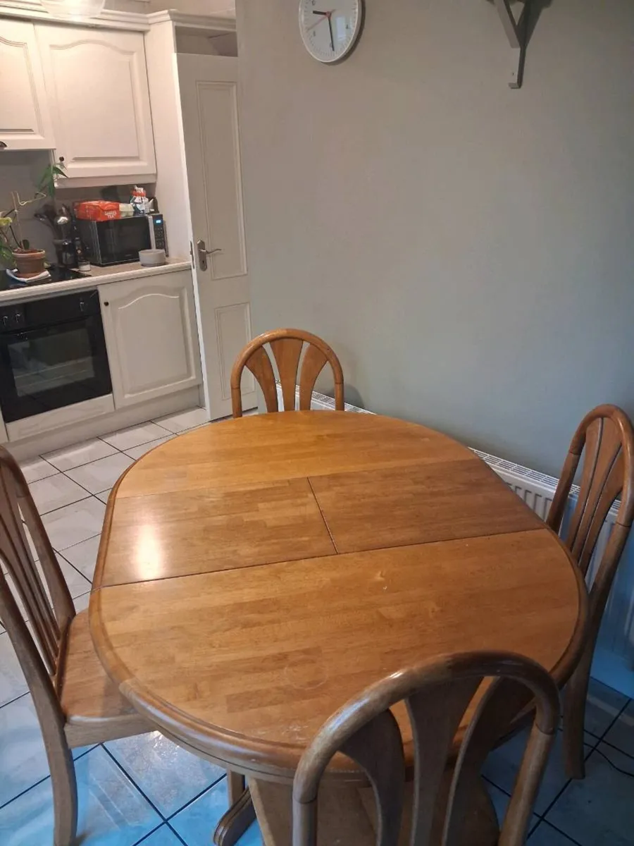 Round extendable dining table and 4 chairs - Image 2