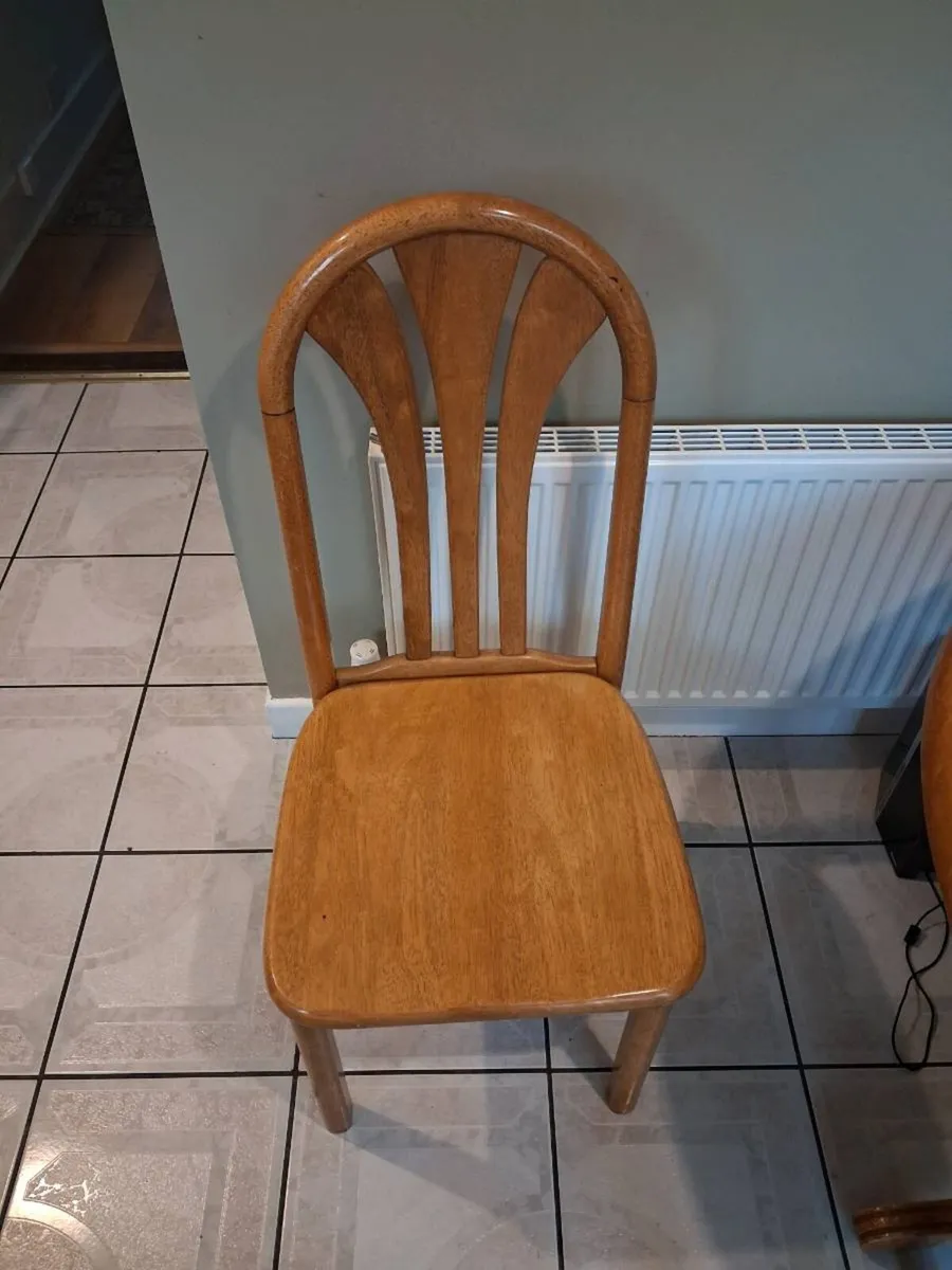 Round extendable dining table and 4 chairs - Image 3