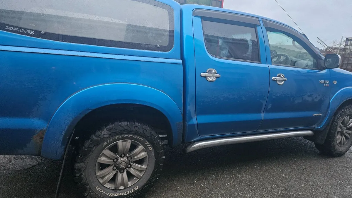 Toyota Hilux 2006 - Image 1