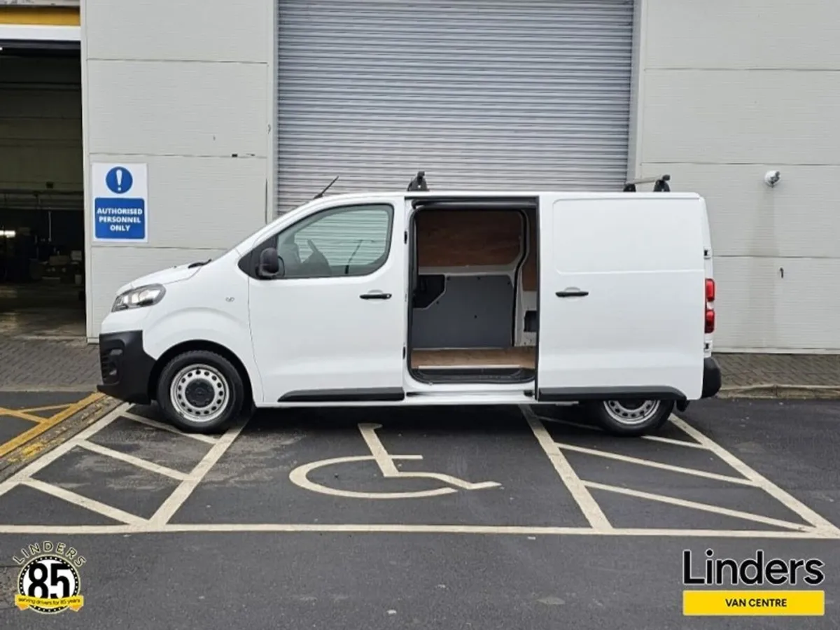 Opel Vivaro MWB - VERY CLEAN VAN - Image 3