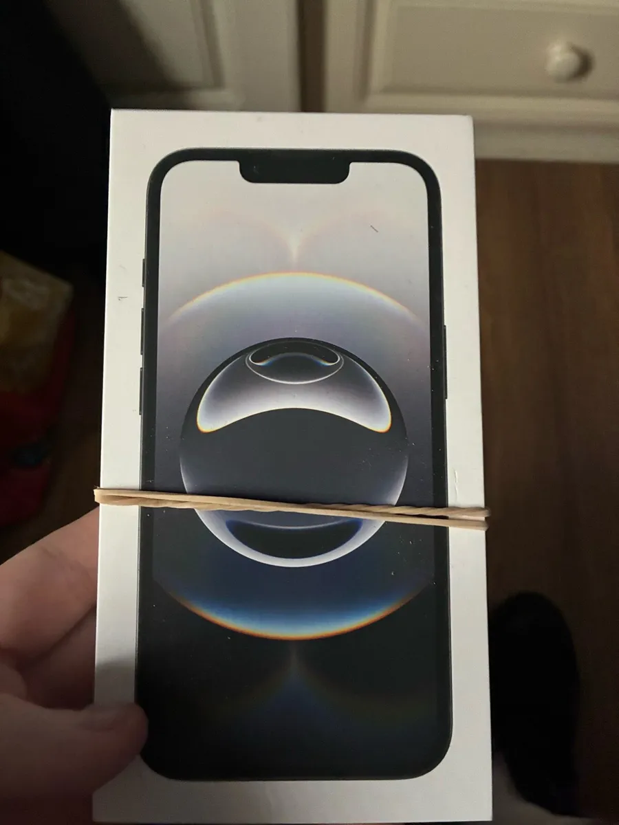 iPhone 16 e brand new