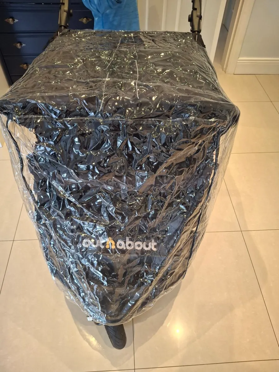 Out n about double buggy - Image 3