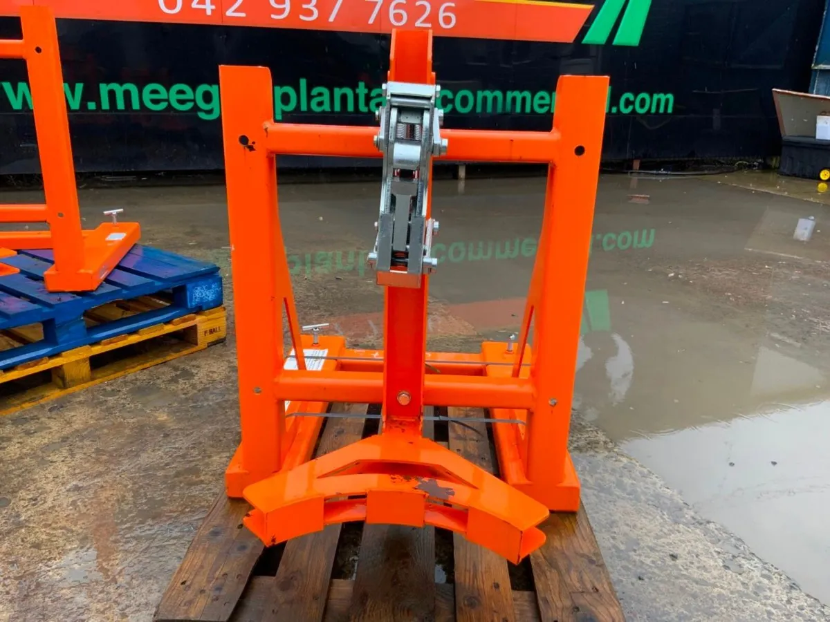 INVICTA 1RG-1 OIL DRUM LIFTING  ATTACHMENT....2073 - Image 3