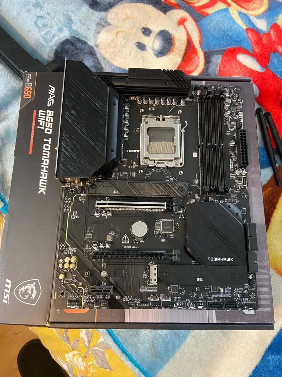 *DAMAGED PIN* MOTHERBOARD MAG B650 TOMOHAWK WI-FI - Image 1