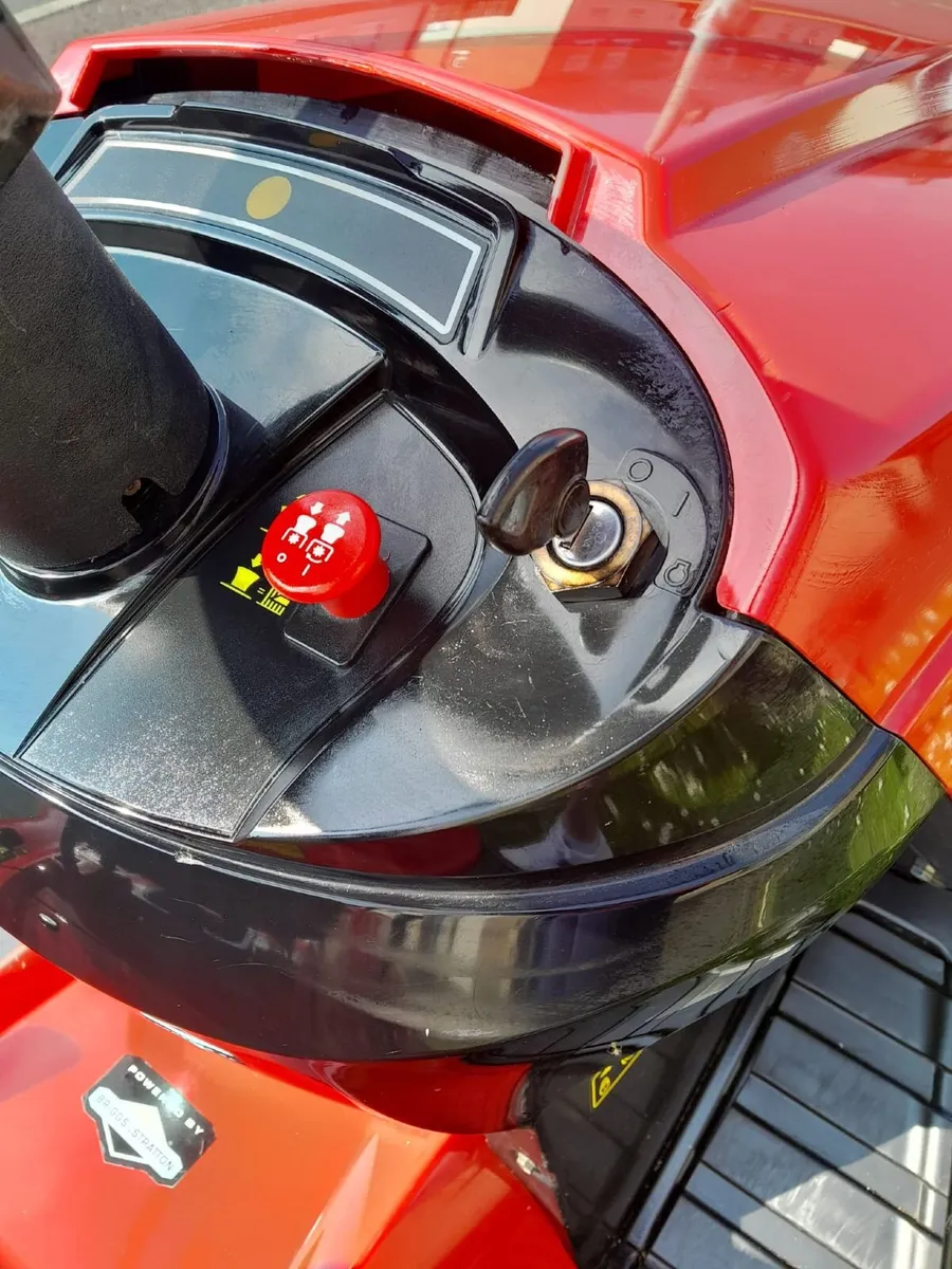 Mountfield petrol ride on lawnmower - Image 4