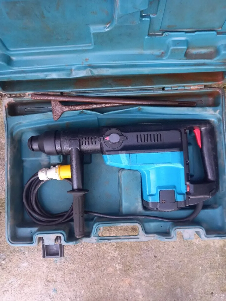 Makita SDS Max Hammer Drill - Image 1