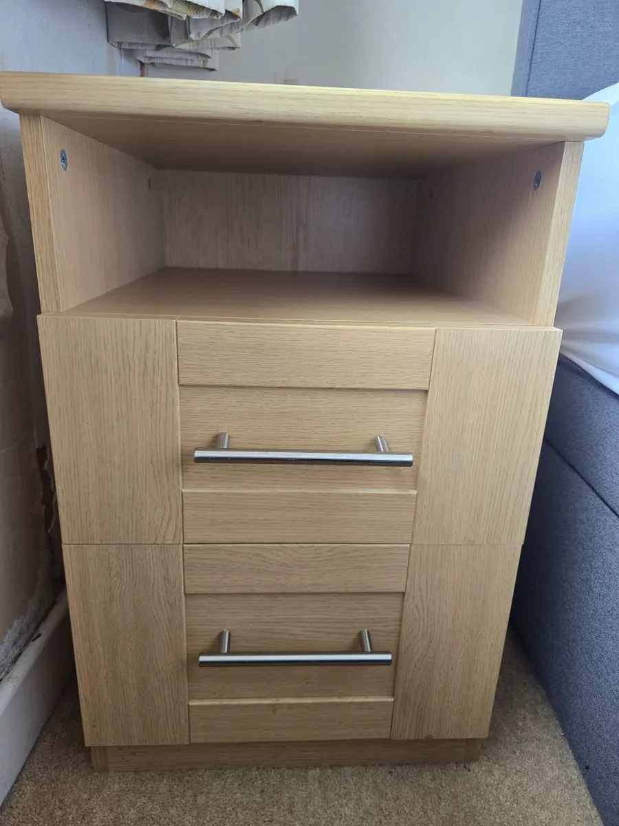 2 matching bedside lockers - Image 1