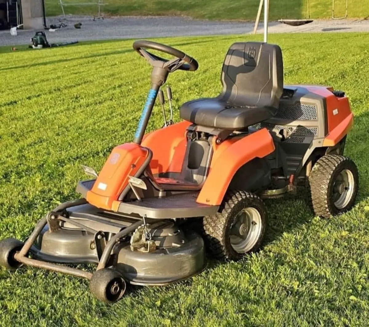 Husquvarna rider petrol ride on lawnmower - Image 2