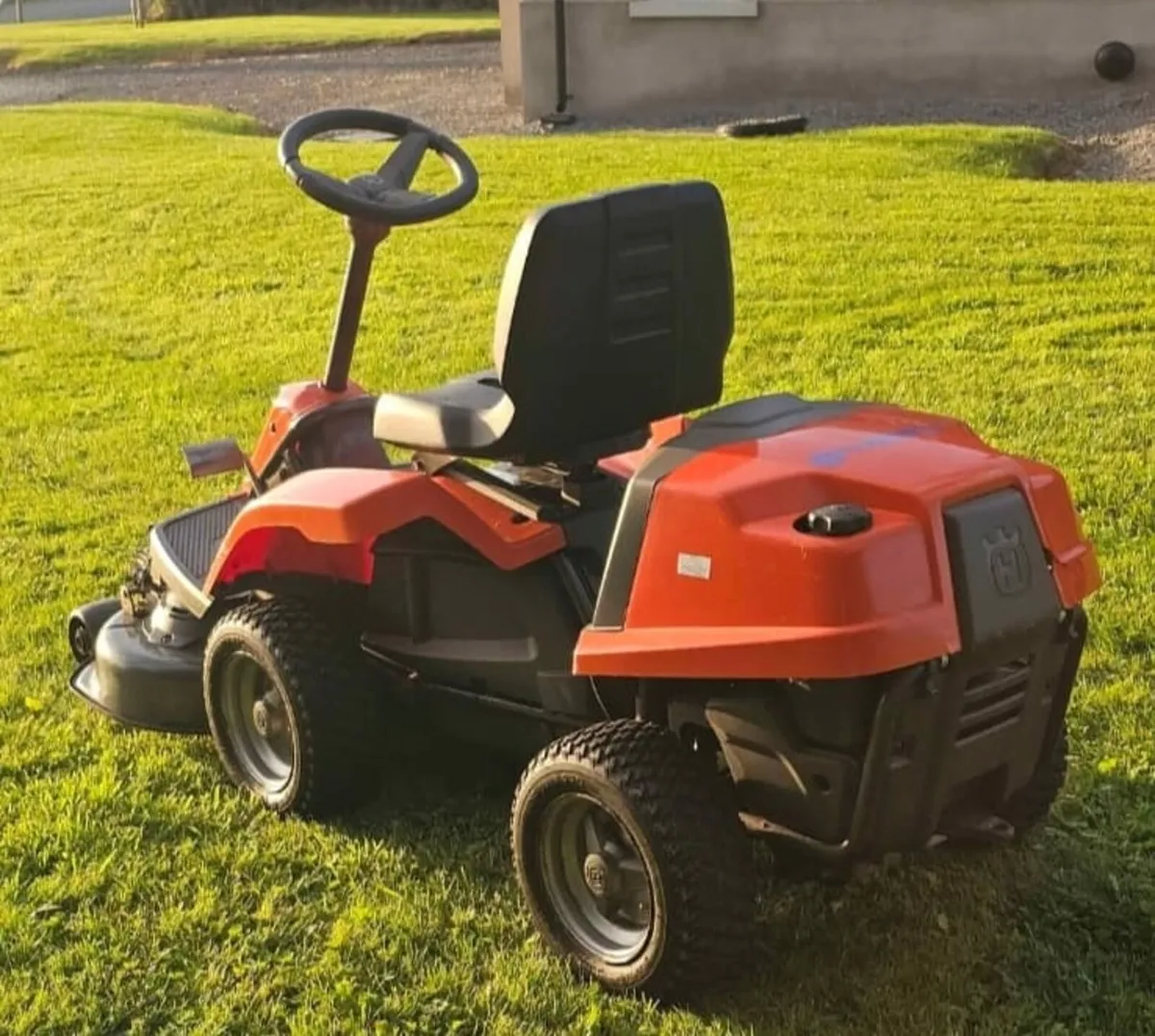 Husquvarna rider petrol ride on lawnmower - Image 3