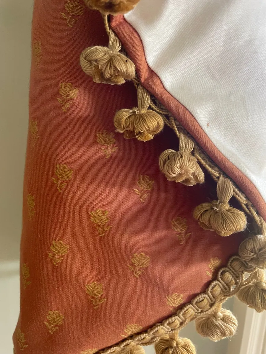 Curtains, pelmets,swags and tails - Image 3