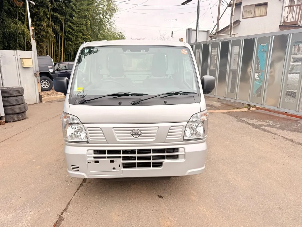 2025 Nissan Clipper 4WD Mini Truck Delivery KMS - Image 4