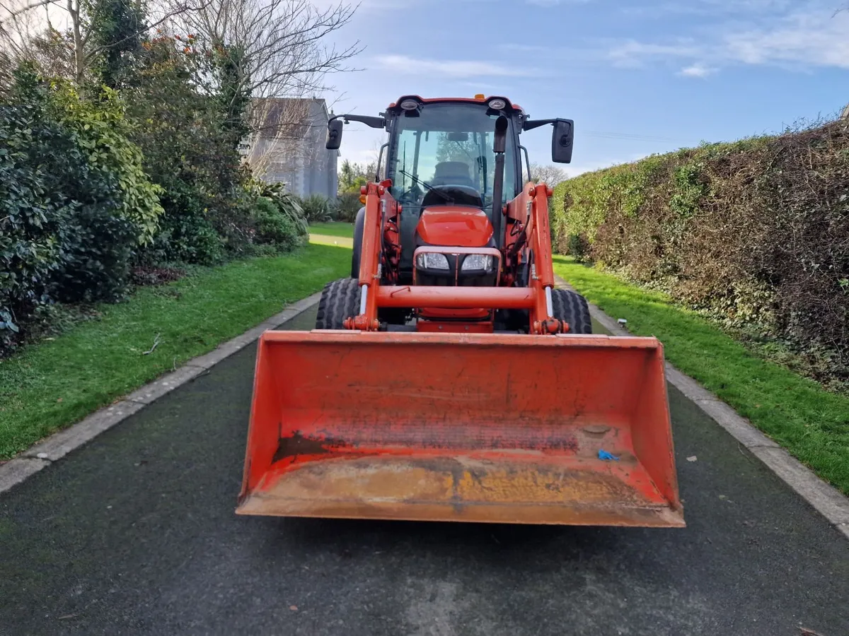 Kubota M6060 60hp Compact Tractor with Loader - Image 3