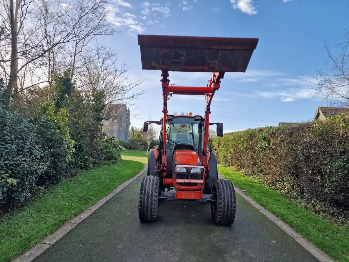 Kubota M6060 60hp Compact Tractor with Loader - Image 4