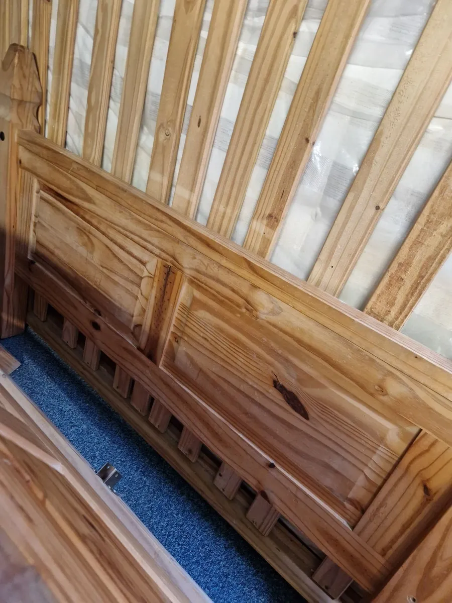 Bed and matching lockers - Image 3