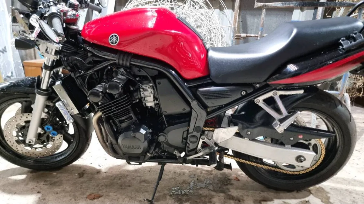 Yamaha fzs 600 - Image 2