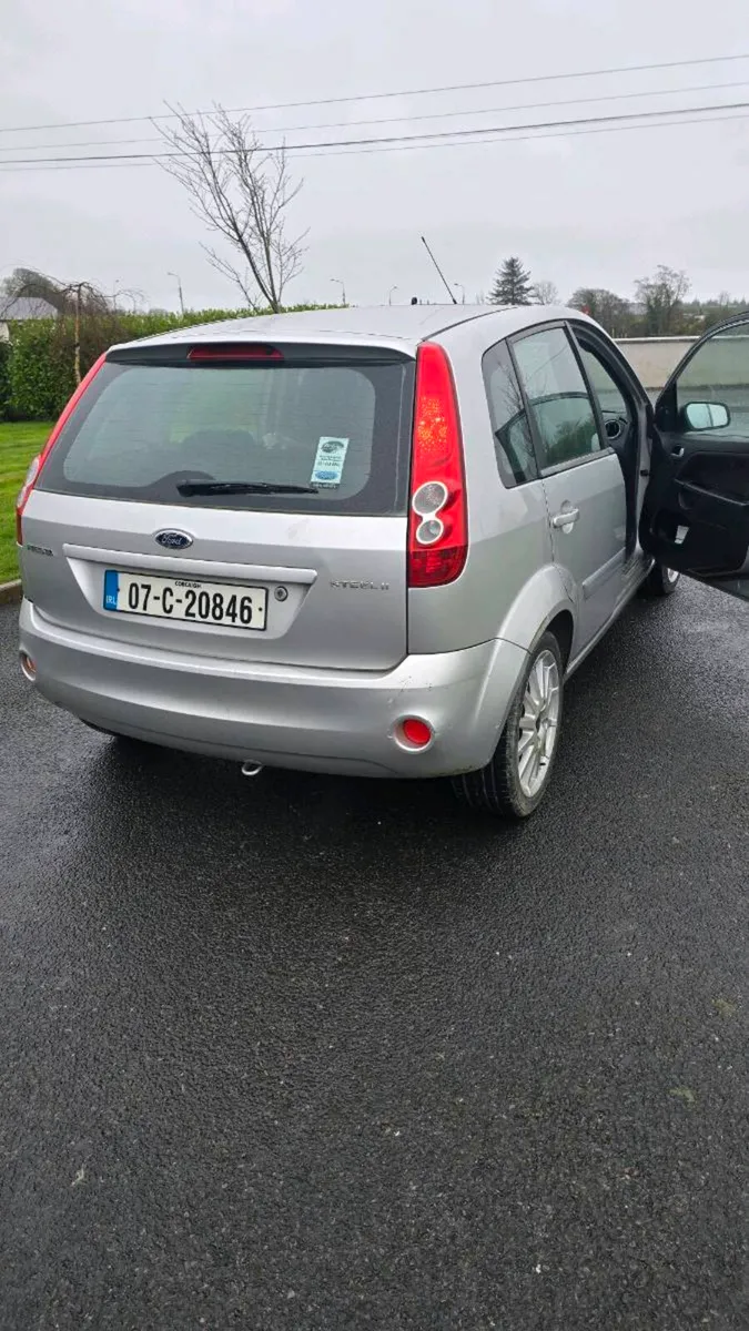 Ford Fiesta breaking - Image 2
