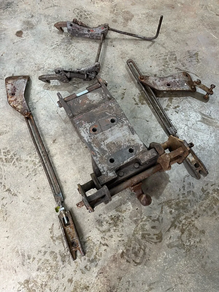 Massey Ferguson TE20, 35, 65, 135 Hitches - Image 2