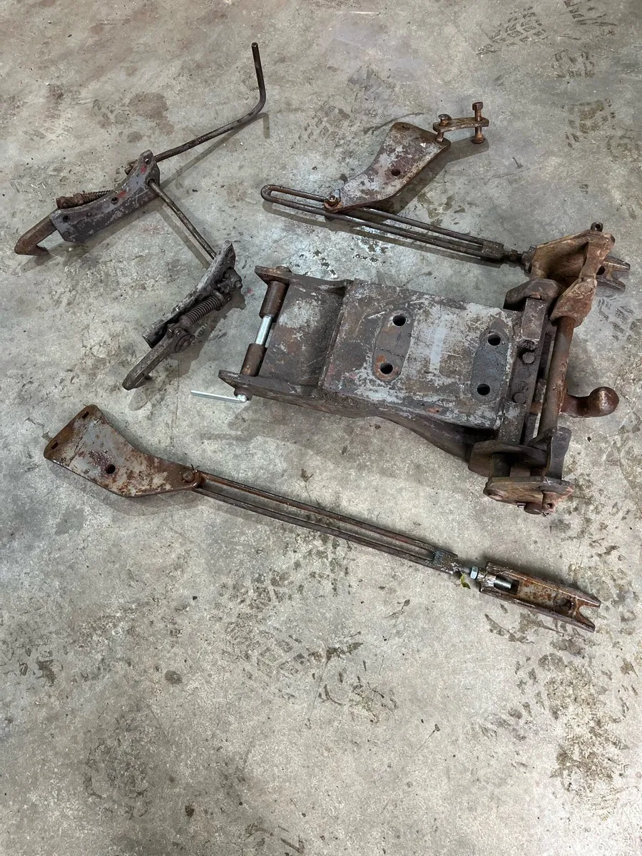 Massey Ferguson TE20, 35, 65, 135 Hitches - Image 3