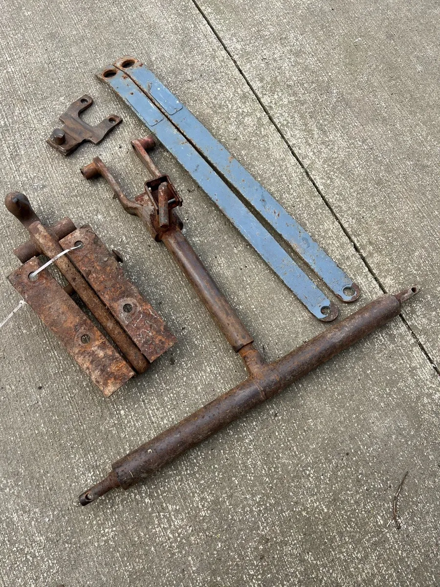 Massey Ferguson TE20, 35, 65, 135 Hitches - Image 2