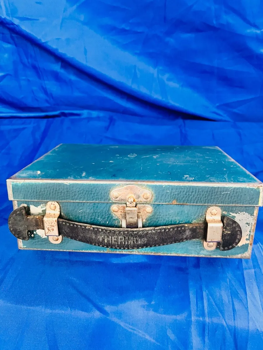 Antique thermos and lunch box - Image 2