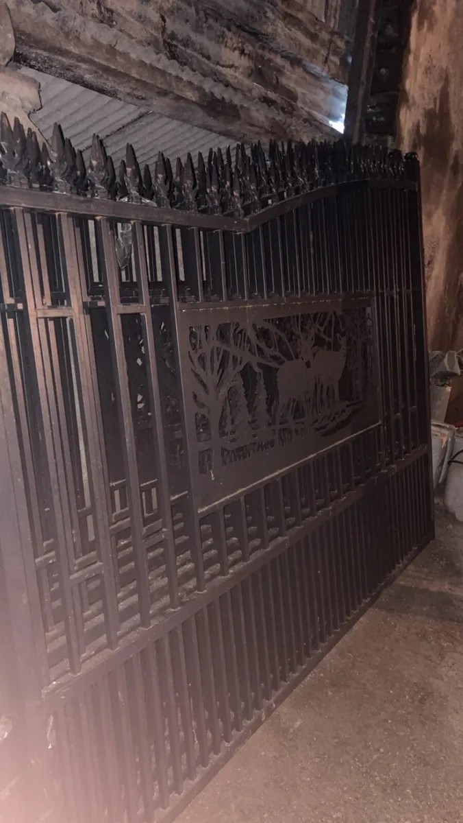 Entrance gates - Image 3