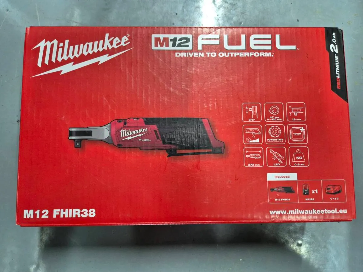 Milwaukee M12 Fuel 3/8' Ratchet Kit - Image 1