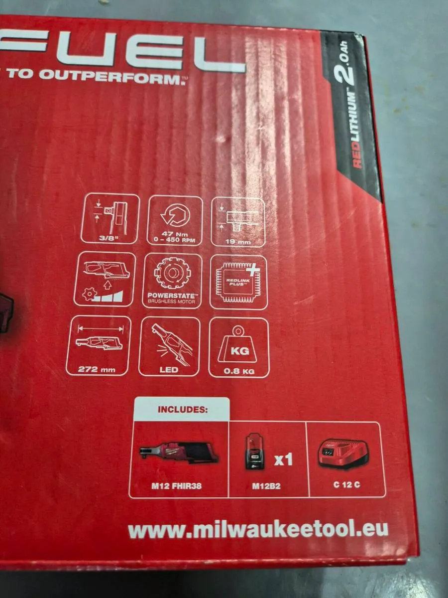 Milwaukee M12 Fuel 3/8' Ratchet Kit - Image 2