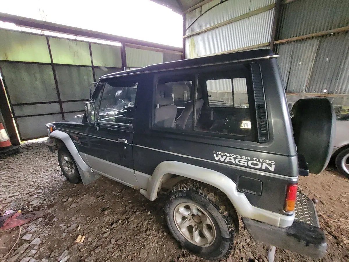 2 x Mitsubishi pajero 1989 1990 - Image 1