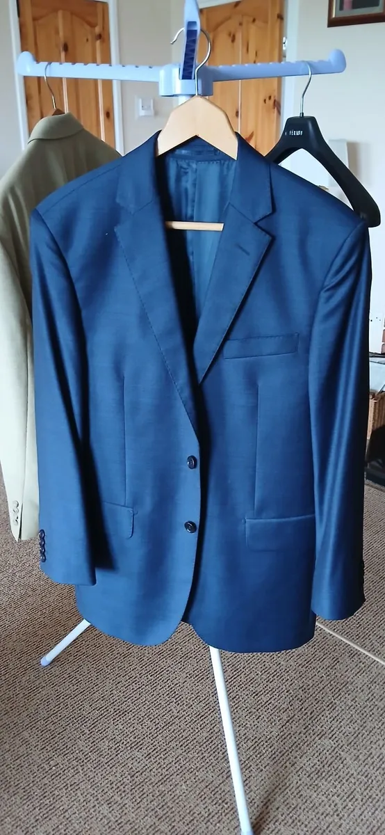 GENTS SUIT WITH 2 PAIRS OF TROWSERS - Image 1