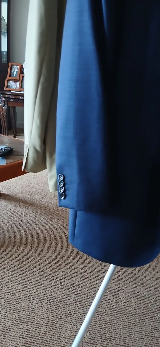 GENTS SUIT WITH 2 PAIRS OF TROWSERS - Image 2