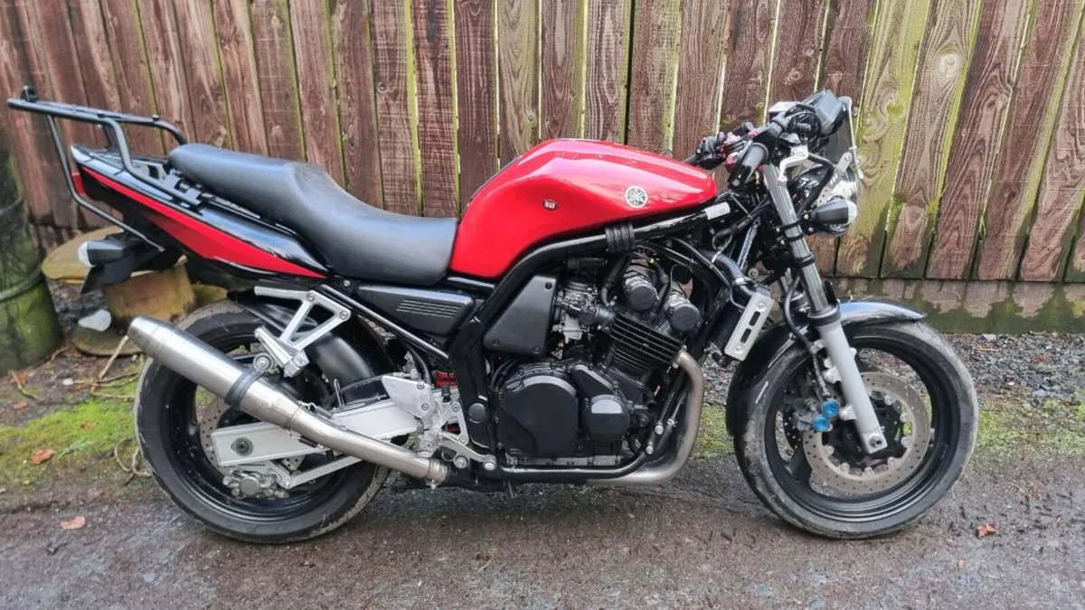 Yamaha fzs 600 - Image 1