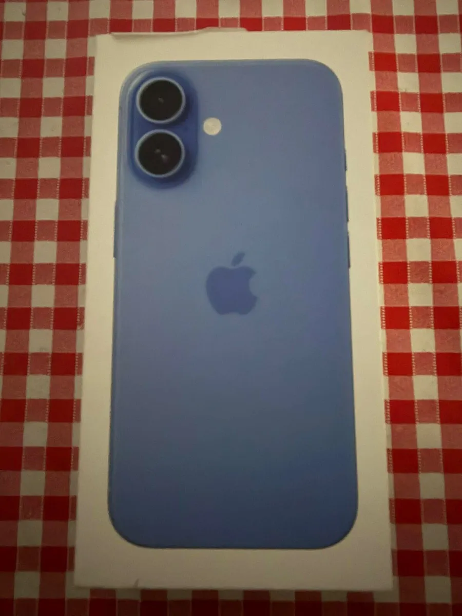 iPhone 16 - Image 3