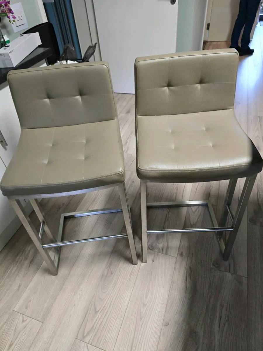 Breakfast bar stools - Image 2
