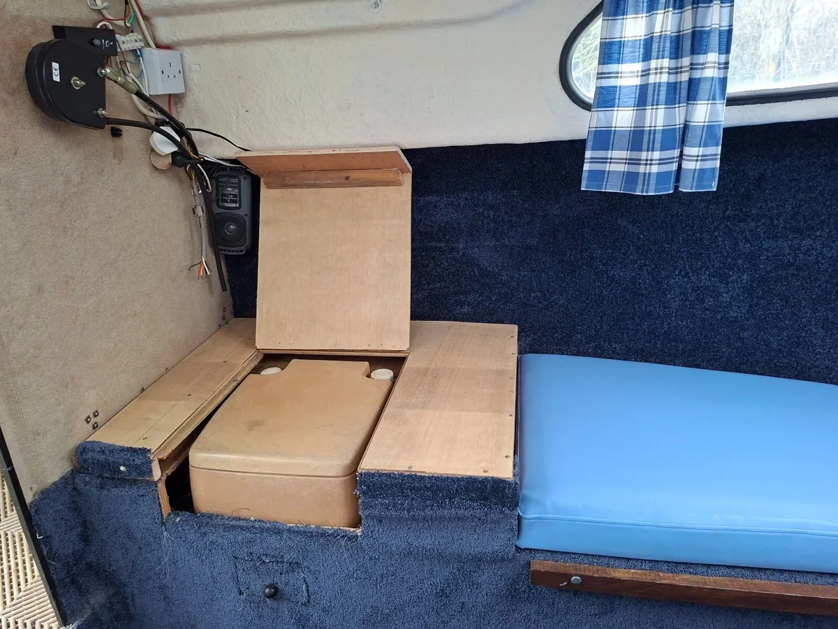 Hardy 18 Ft Navigator + Trailer & Outboard - Image 4