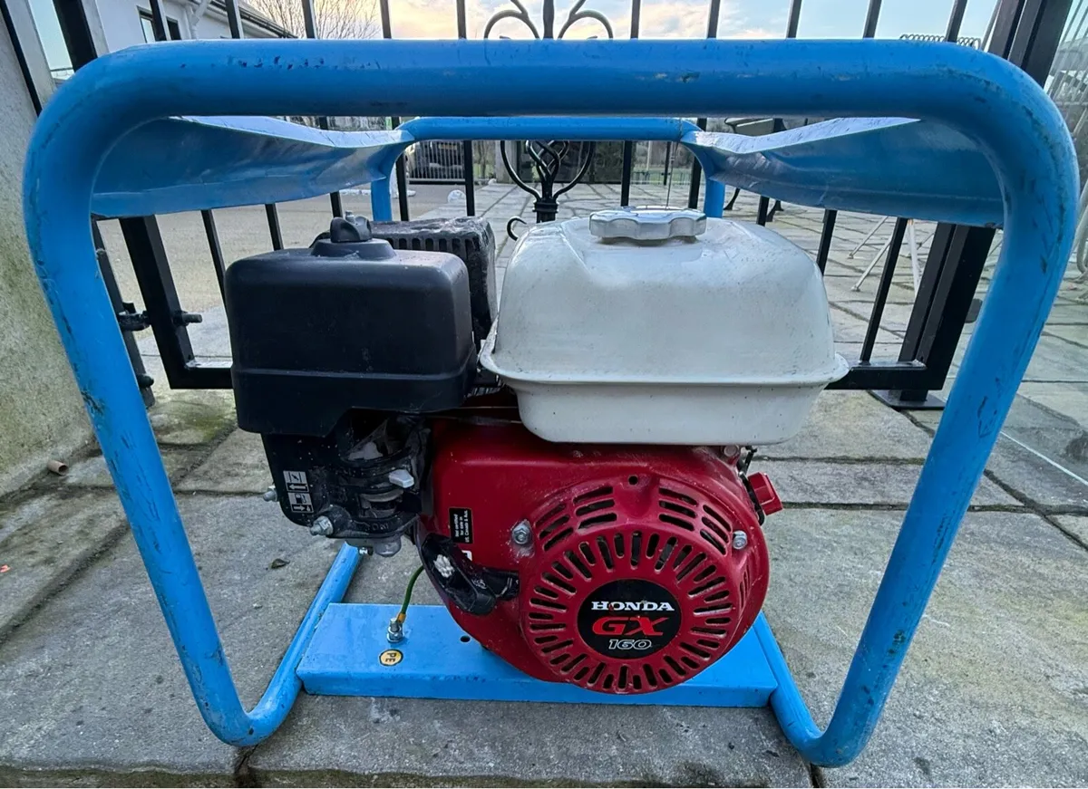 **Fully Serviced ** Pramac E3250 Honda Generator - Image 2