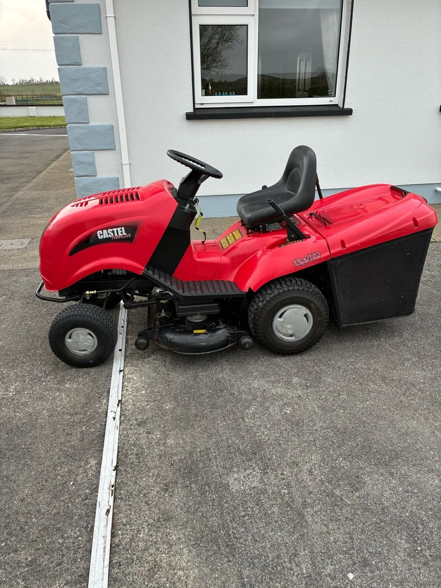 Tractor ride on lawnmower