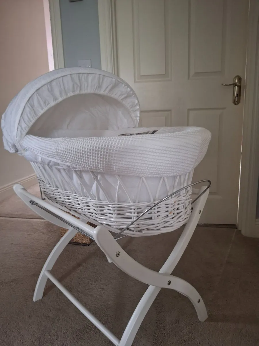 Moses basket with stand - Image 1