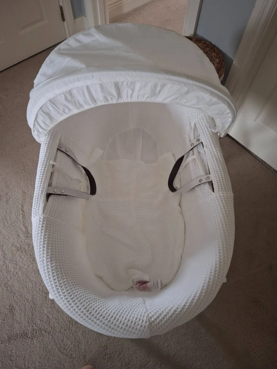 Moses basket with stand - Image 2