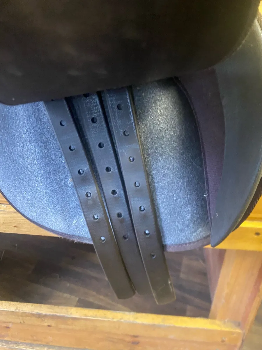 Wintec adjustable 18” brown saddle - Image 4