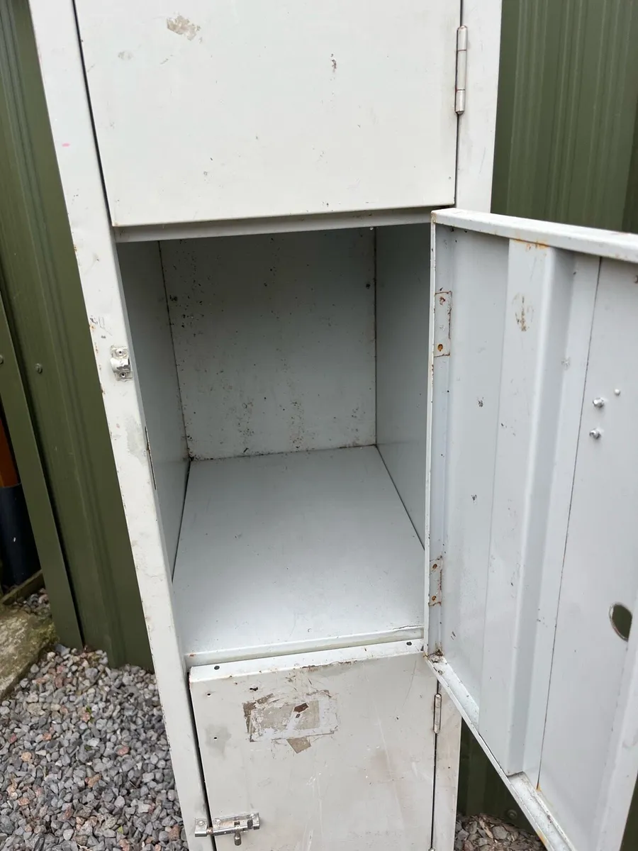 Metal locker - Image 3